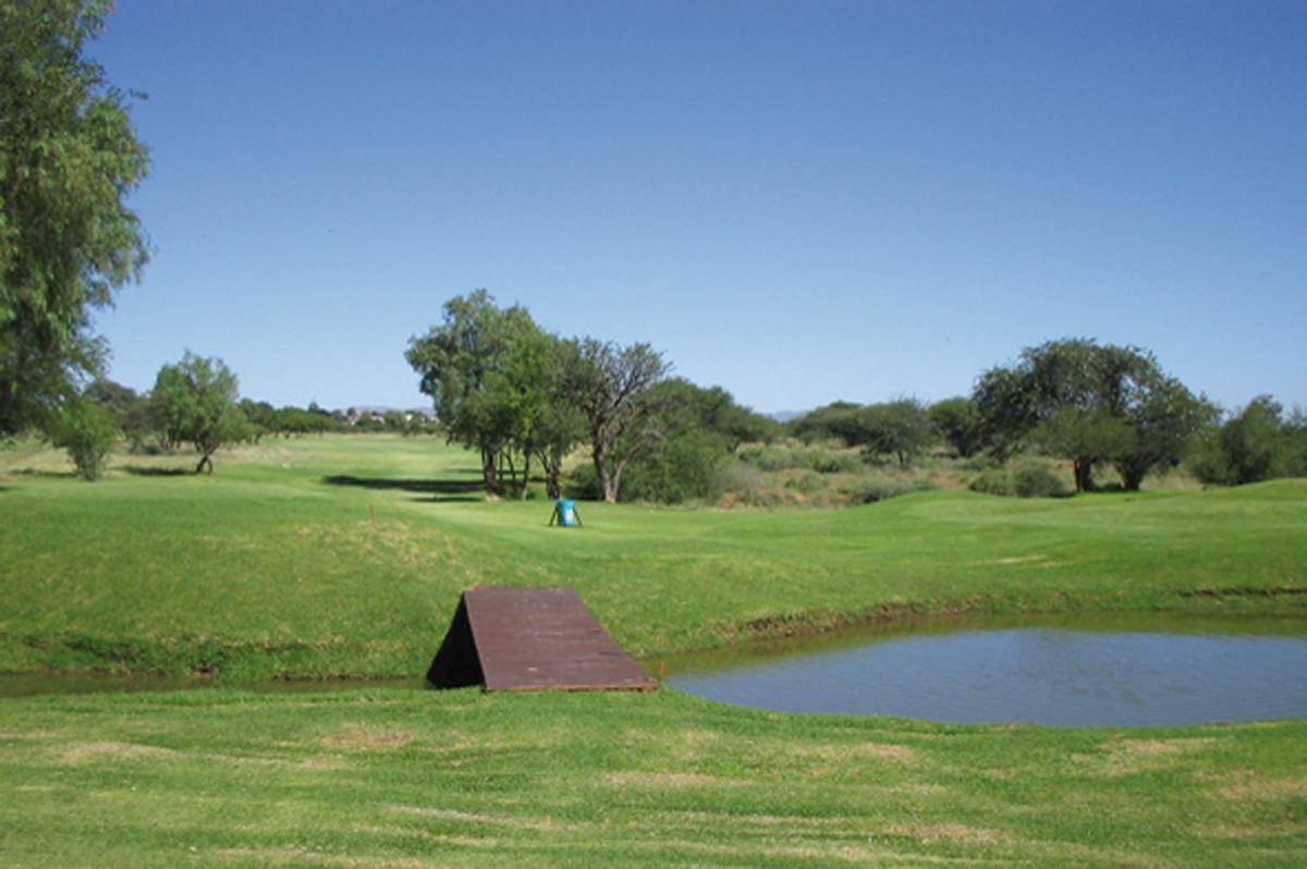Beautiful Studio! Modern, Secure,Comfy Stay In Windhoek Golf Estate Bagian luar foto
